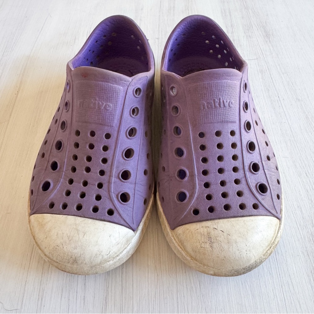 Native Jefferson purple shoes (size C7)